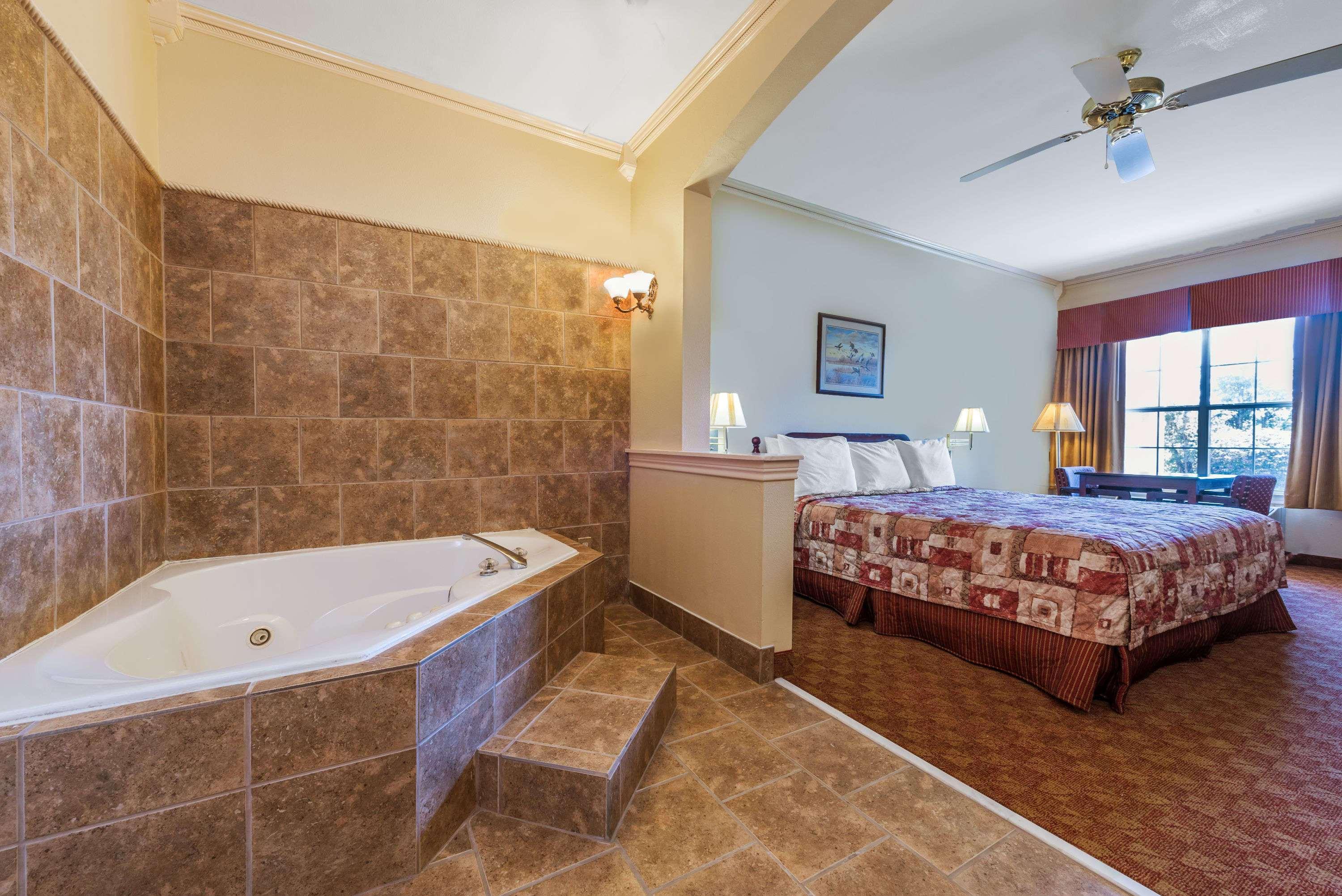 Super 8 By Wyndham Greenville Bagian luar foto