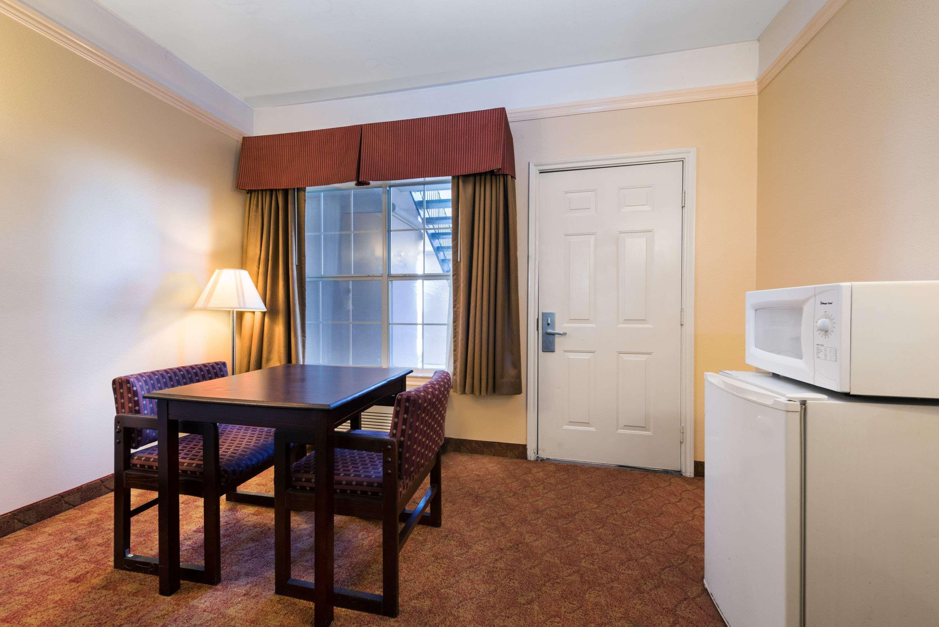 Super 8 By Wyndham Greenville Bagian luar foto